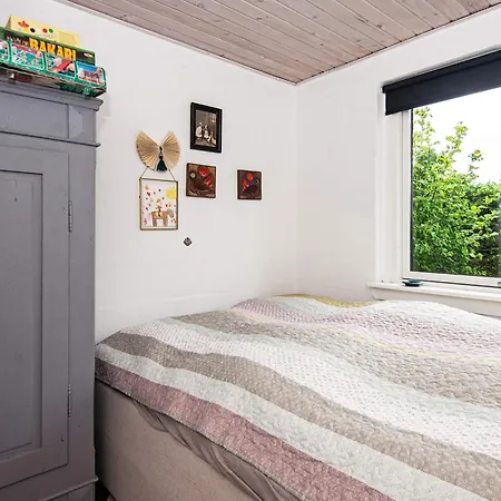 5 Person In Tarm-by Traum * Tarm